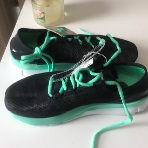 Running shoes - underarmor